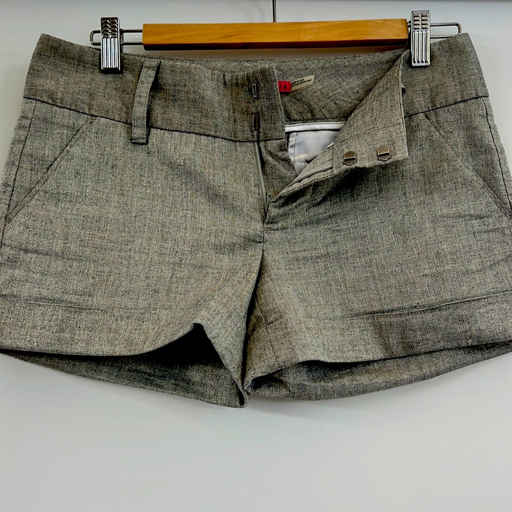 Alice and Olivia grey metallic mid rise shorts - Picture 1 of 2